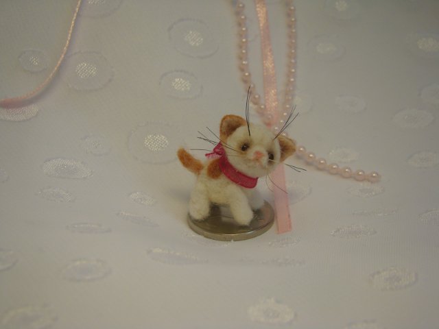 Очень маленький Котейка. Авторская игрушка валянием из шерсти Ольги Чернухо (фото 9)