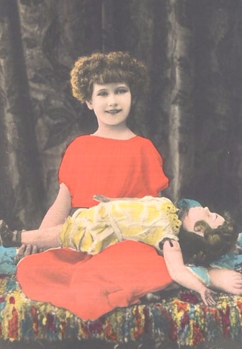 Старый фотоальбом. Девочки и куклы - продолжение