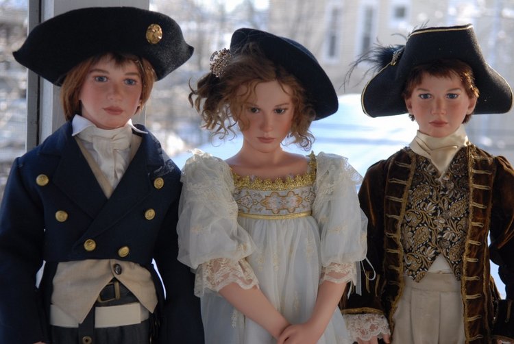 Два офицера и девушка, или поздравляю вас с Праздником Любви