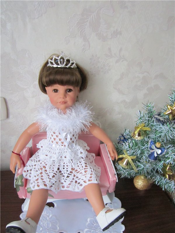 Подарок своими руками. Диванчик для кукол