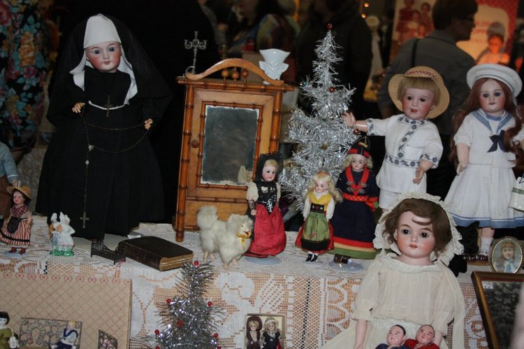 Выставка кукол, мишек тедди, кукольных домиков и миниатюры в Нидерландах 24-25 октября 2015 год. Часть третья - антикварки