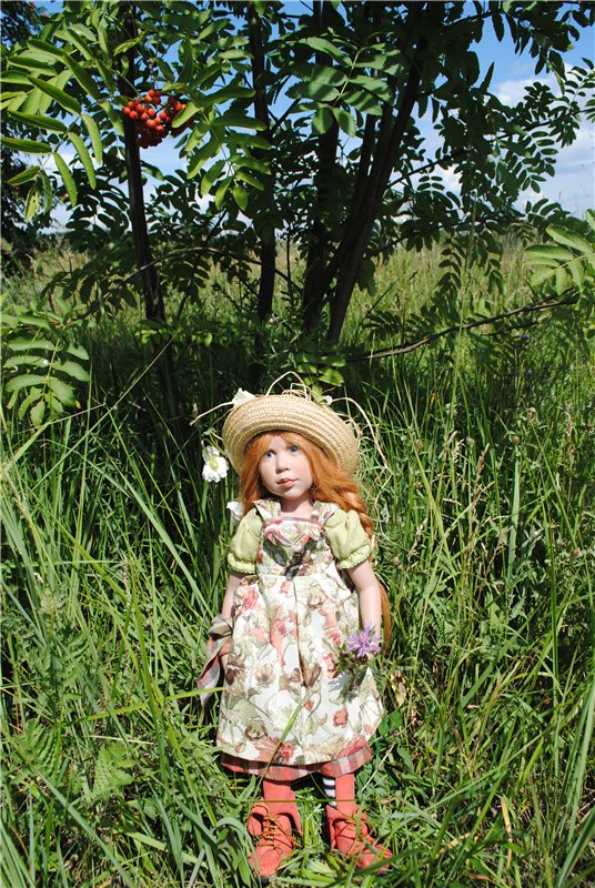 Мы купили два билета - уезжаем завтра в лето