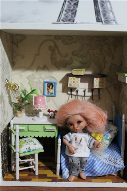 Фрося приехала. Да не одна, а с домиком-часами (фото 4)