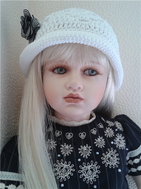 Очаровательная фарфоровая кукла Валентина от Mundia Collection