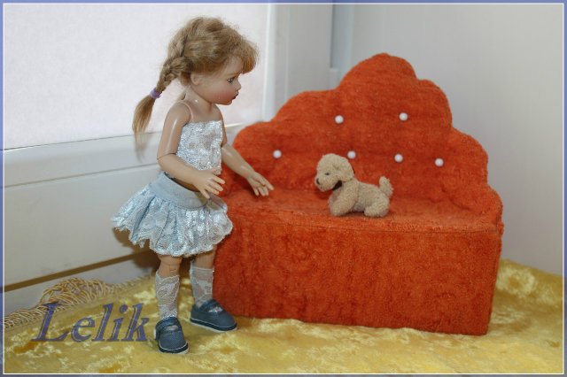 Наш диванчик, или одёжка из платков. Куколки от Helen Kish