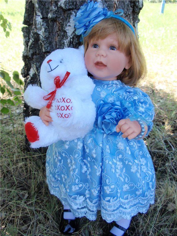 Чудеса с переодеванием продолжаются, моя Люсенька в голубом