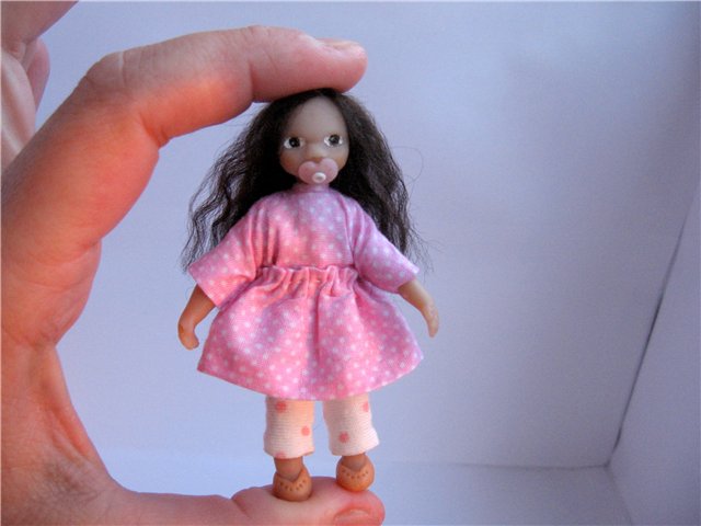 Малышка с зайчиком. Мини кукла (фото 9)