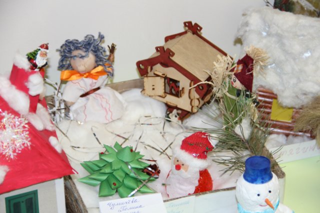 Необычные снеговики из обыденных вещей своими руками