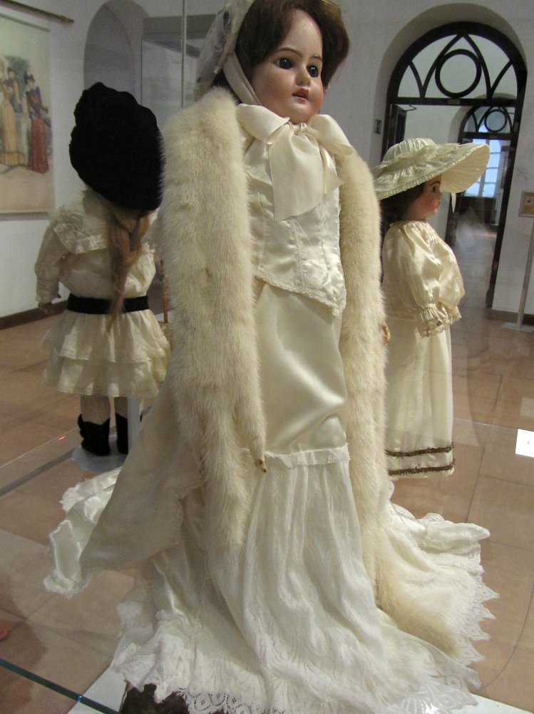 «Мода по-взрослому. Истории из кукольного гардероба» - выставка в Музее-заповеднике «Царицыно» - продолжение - 6-ой зал.