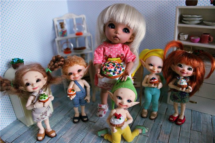 Как мелочь Анюте помогала