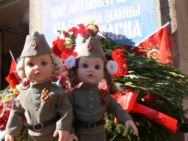 Праздник Победы и шествие Бессмертного полка в Санкт Петербурге с девчонками Gotz