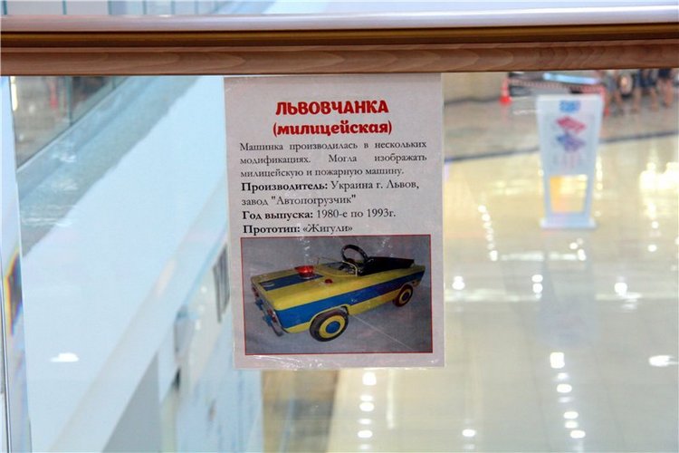 Выставка ретро-автомобилей и выставка уникальных песчаных скульптур в Твери, продолжение