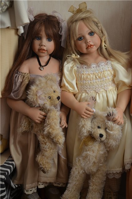 Сестрички Мери-Кейт и Джоэлла и их мишки. Автор Rose Mary Strydom