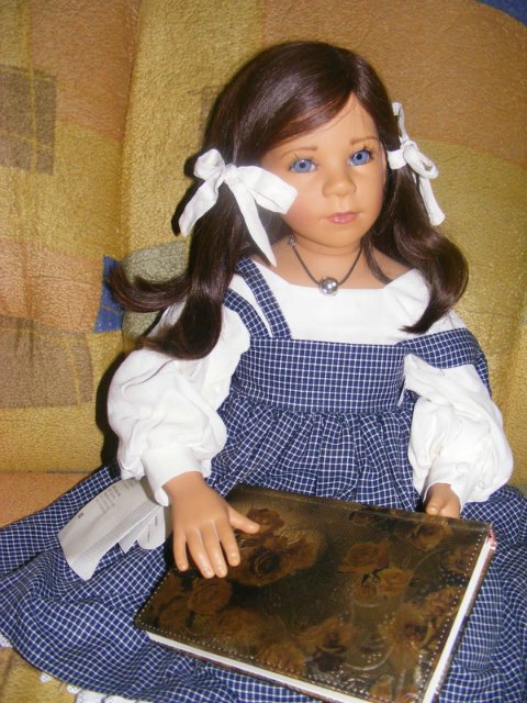 Девочка из высшего общества Лорелла, Elisabeth Lindner