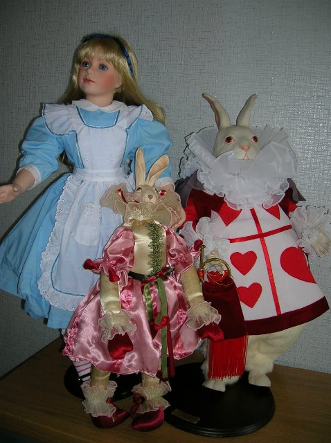 Глубока ли кроличья нора или Хэллоуин в Зазеркалье