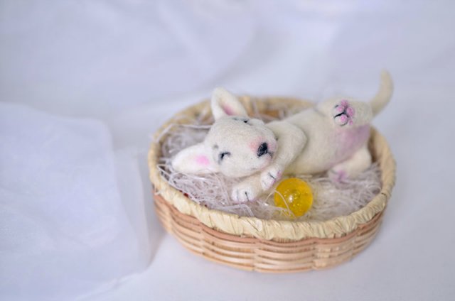 И еще один сплюшка. Игрушка валянием своими руками (фото 8)