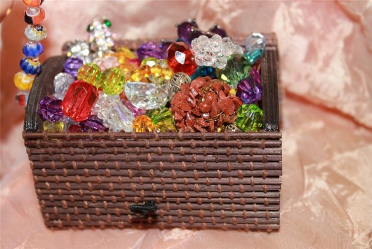 Настоящие гномы обожают сокровища = Женькины драгоценности, или сегодня один год, как мы на "Бэйбиках"