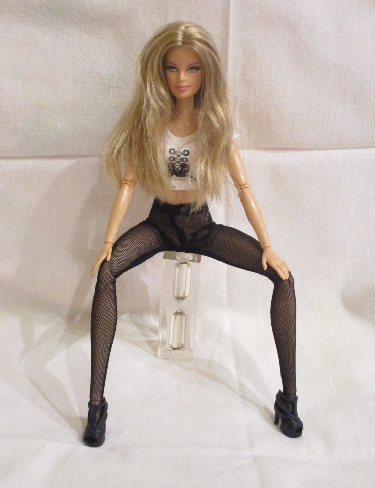 Blonde cougar. Куклы Барби шарнирные. Современные куклы Барби. Кукла на шарнирах. Кукла с длинными волосами.