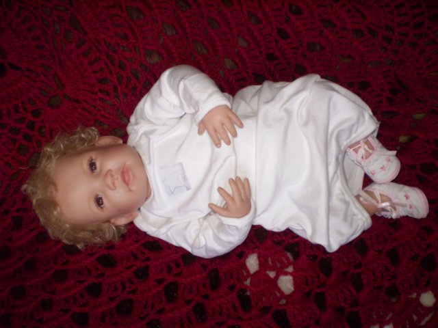 Беляночка Оливия от Ashton Drake