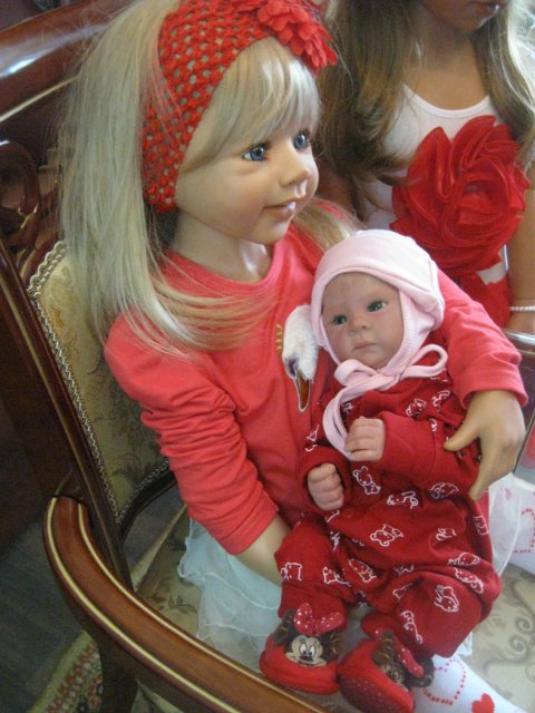 Мои малышки и их красивые няньки (фото 9)