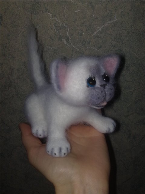 Котенок из шерсти! Сухое валяние игрушек (фото 5)