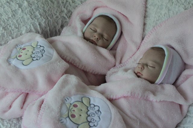 Одинаковые дочки... Куколки реборн Виктории Вишни