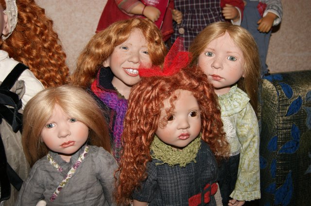 Кто стучится в дверь ко мне с толстой сумкой на ремне