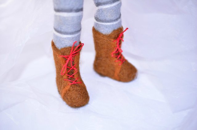 Куколка-валяшка из шерсти