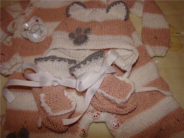 Вязалочки для Булочки. Peek-a-Boo от Ли Миддлтон