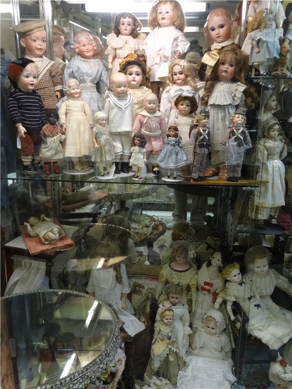 Я в своей жизни никогда не видела столько антикварных кукол. Фото
