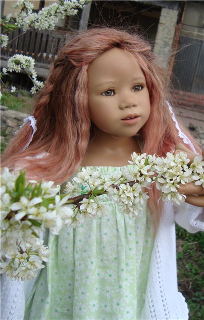 Как хорошо. Новенький костюмчик и сапожки