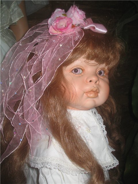 Фарфоровая Фиалочка от Файзох Спанос (Fayzah Spanos)