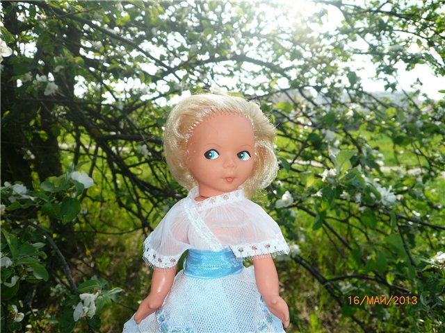 Беляночка. Кукла в окружении природы