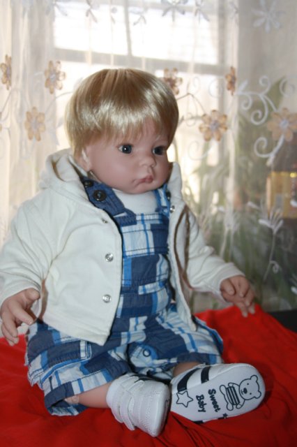 Девочка? Мальчик? Кукла Lee Middleton