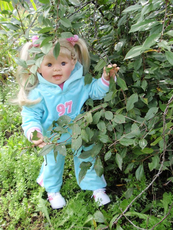 Растет в поле ягодка-малинка, а у нас живет Полинка))) Переодеваемся снова))) (фото 3)