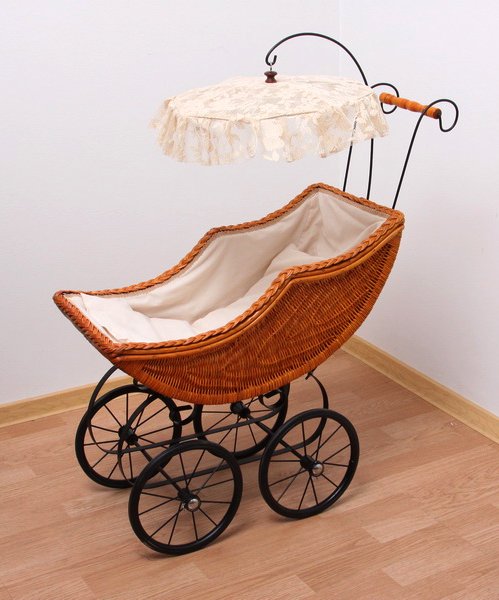 Коляски, кроватки, колыбельки для кукол