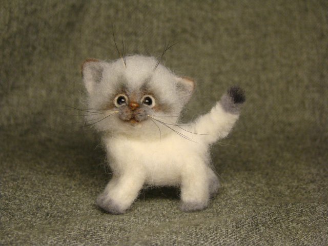 Котейка. Авторская игрушка валянием из шерсти Ольги Чернухо