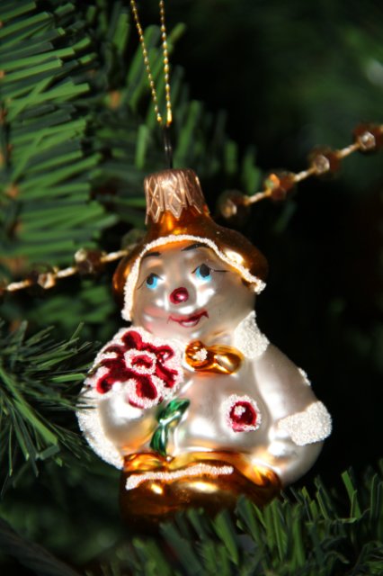 Необычные снеговики из обыденных вещей своими руками