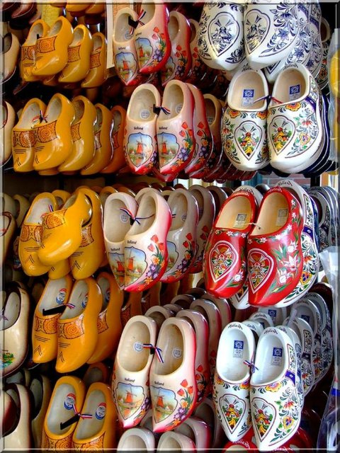 Сладкая парочка. Фарфоровые куклы от Донны Руберт в национальных народных голландских костюмах (фото 9)