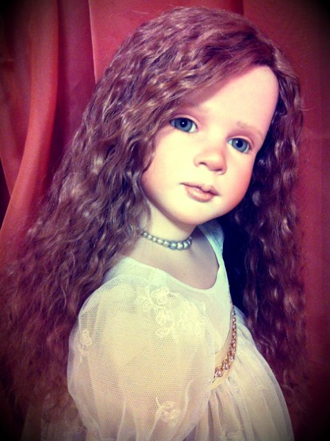 … была в том милом возрасте, когда девочка уже не ребенок, а ребенок еще не девушка. Лилу (Lilou) от автора Рут Треффайзен