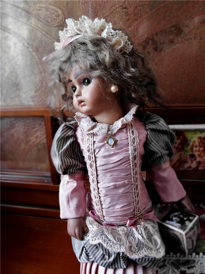 Как моя антикварочка с репликой подружились! А Ваши куколки так дружат (фото 3)