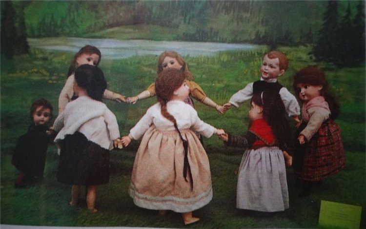 Антикварные куклы в тематических фотографиях (фото 2)