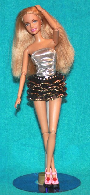 Серебро и черное - мода в нашем куклодоме