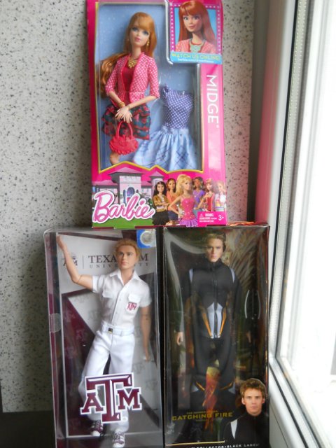 Максим Каммерер (Финник из "Голодных игр") и парень из Техасского университета. Barbie, Ken