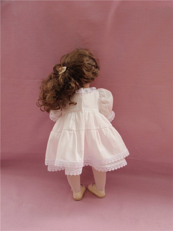 Вот такие нижние платьица нарядницам Lee Middelton