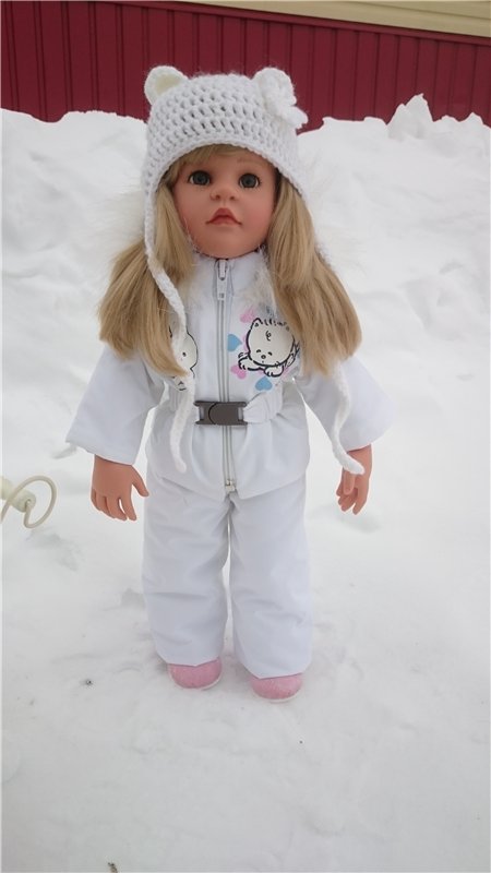 Мы в костюмчиках стоим,скоро Вас мы навестим!Открывайте ворота,выбегает детвора