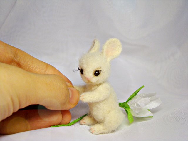 Зайка Подснежник. Авторская игрушка валянием Ольги Чернухо (фото 6)