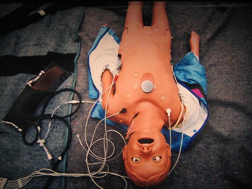 На каждого Бармалея свой Айболит или Куклы Гиппократа. От старинных диагностических кукол до современных медицинских