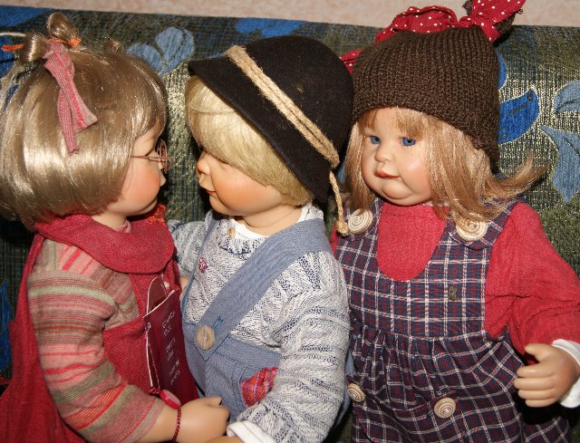 Кто стучится в дверь ко мне с толстой сумкой на ремне