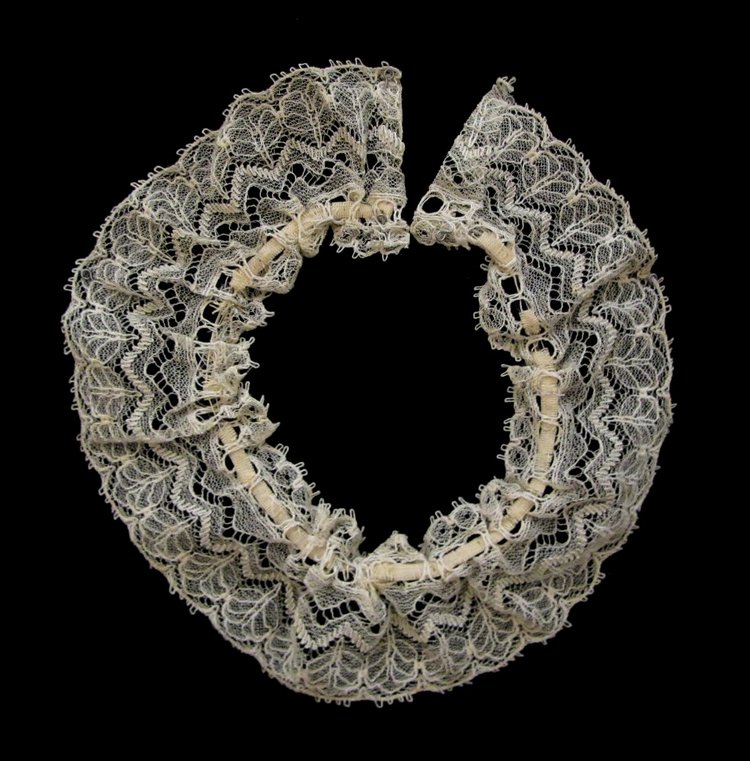 «Мода по-взрослому. Истории из кукольного гардероба» - выставка в Музее-заповеднике «Царицыно» - продолжение - детали. Часть